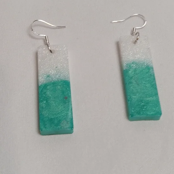 Elegant Silver and Green Earrings - Picture 1 of 5